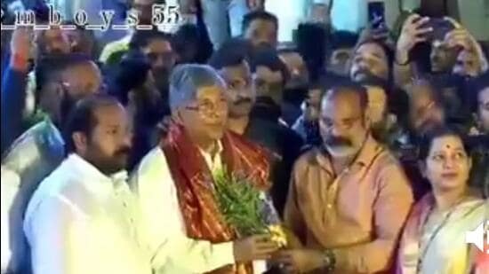 In the video, Marne, who is out on bail, is seen extending warm greetings to the minister who in turn offers him traditional greetings and accepts a bouquet of flowers presented to him by the gangster on Wednesday. Marne (HT PHOTO)