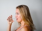 The first thing that we must do right after waking up is drink water to hydrate the body. 