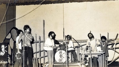 Moheener Ghoraguli performing at Rabindra Sadan, 1979 (Aryasanyal/Wikimedia Commons) Moheener Ghoraguli performing at Rabindra Sadan, 1979 (Aryasanyal/Wikimedia Commons)