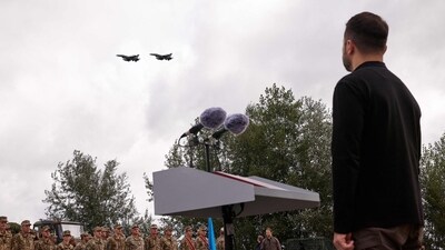 Ukraine's President Volodymyr Zelensky watches a pair of F16 jets flying during Ukraine's Air Force Day celebrations at an undisclosed location, amid the Russian invasion of Ukraine. (Photo by Handout / UKRAINIAN PRESIDENTIAL PRESS SERVICE / AFP) (AFP) Ukraine's President Volodymyr Zelensky watches a pair of F16 jets flying during Ukraine's Air Force Day celebrations at an undisclosed location, amid the Russian invasion of Ukraine. (Photo by Handout / UKRAINIAN PRESIDENTIAL PRESS SERVICE / AFP) (AFP)