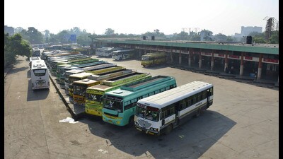 The rampant sale of unhygienic eatables and their price disparities without any check have irked the passengers at the Interstate bus stand. (HT File) The rampant sale of unhygienic eatables and their price disparities without any check have irked the passengers at the Interstate bus stand. (HT File)