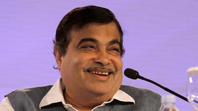 Union road minister Nitin Gadkari has called meeting on Monday to discuss road widening work on Warje-Vadgaon-Narhe stretch on the Pune-Bengaluru National Highway near Chandni Chowk. (HT)