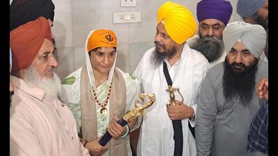 Vinesh Phogat being felicitated at the Golden Temple in Amritsar on Friday. (HT Photo)