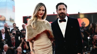 Angelina wore a custom Tamara Ralph ensemble consisting of an asymmetrical draped chiffon gown and a faux fur stole. (AFP) Angelina wore a custom Tamara Ralph ensemble consisting of an asymmetrical draped chiffon gown and a faux fur stole. (AFP)