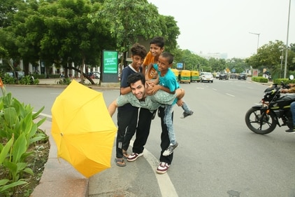 Actor Ankur Rathee, during an exclusive shoot with HT City, indulges in some masti and a sword fight with the street urchins in Connaught Place. (Photo: Manoj Verma/HT)