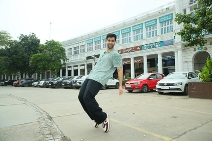 Showcasing his groovy side, actor Ankur Rathee makes the most of the parking space in CP's inner circle. (Photo: Manoj Verma/HT)