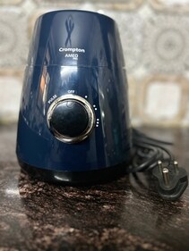The Crompton Ameo Pro’s mighty motor and chic chrome knob combine strength with elegance for seamless blending. The Crompton Ameo Pro’s mighty motor and chic chrome knob combine strength with elegance for seamless blending.