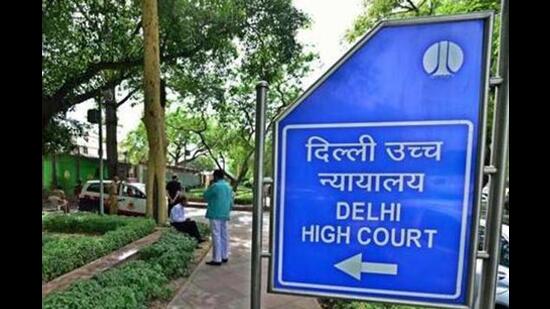 A bench of acting chief justice Manmohan and justice Tushar Rao Gedela directed the MCD commissioner to file an affidavit. (HT Archive)