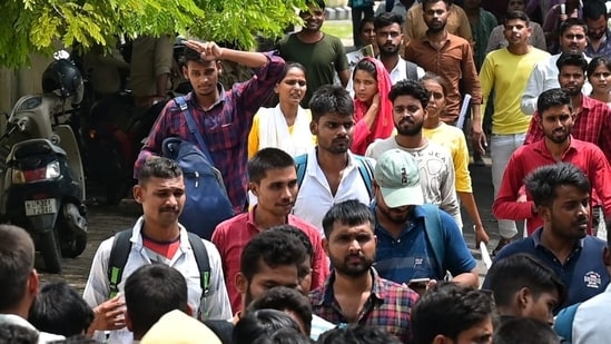 The UP Police Constable Recruitment Examination 2024 is being conducted across 1,174 examination centres in 67 districts of the state under tight security.&nbsp;((Photo by Mushtaq Ali/Hindustan Times))