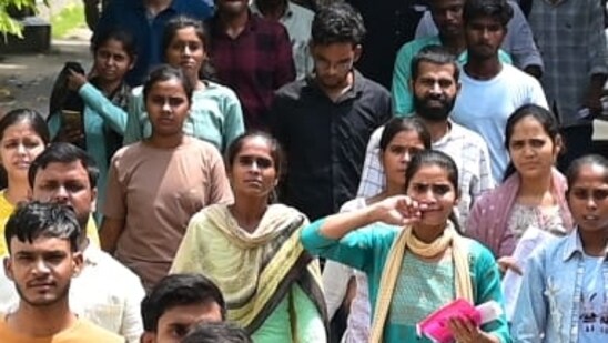 Around 28.91 lakh candidates have appeared in two shifts each in three days of the first phase of examination on August 23, 24 and 25, a senior UPPPRB official had informed.&nbsp;((Photo by Mushtaq Ali/Hindustan Times))