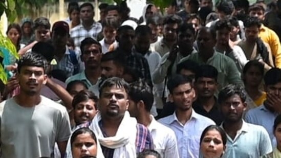 Over 31.38% candidates skipped the three days of the first phase of examination, informed a senior Uttar Pradesh Police Recruitment and Promotion Board (UPPRPB) official on Thursday,&nbsp;((Photo by Mushtaq Ali/Hindustan Times))
