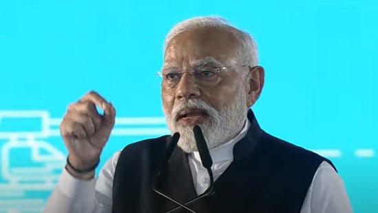 Prime Minister Narendra Modi speaking in Palghar on Friday