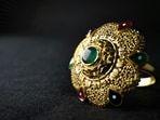 A man picked up a purse filled with jewellery and walked away in broad daylight. 