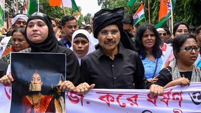 Congress leader Adhir Chowdhury leads a protest rally over alleged rape and murder of a trainee doctor of RG Kar Hospital and seeking resignation of CM Mamata Banerjee in Kolkata, India, on Thursday, August 29, 2024.  (Photo by Samir Jana/ Hindustan Times)