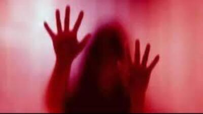 Locals foiled a kidnapping bid on a nine-year-old girl outside her school in Basti Jodhewal on Friday afternoon.