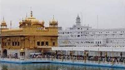 Punjab governor Gulab Chand Kataria and chief minister Bhagwant Mann on Saturday visited the Golden Temple and paid obeisance with their families. (HT File) Punjab governor Gulab Chand Kataria and chief minister Bhagwant Mann on Saturday visited the Golden Temple and paid obeisance with their families. (HT File)