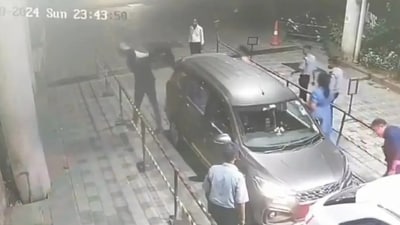 Mumbai: Man assaults Ola driver over minor collision with his Audi car. Mumbai: Man assaults Ola driver over minor collision with his Audi car.