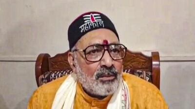 Union minister Giriraj Singh speaks with the press after the incident. (PTI)