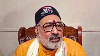 Union Minister Giriraj Singh speaks with the media after an individual attempted an attack on him during a programme in Ballia, in Begusarai district, Saturday, Aug. 31, 2024. (PTI) Union Minister Giriraj Singh speaks with the media after an individual attempted an attack on him during a programme in Ballia, in Begusarai district, Saturday, Aug. 31, 2024. (PTI)
