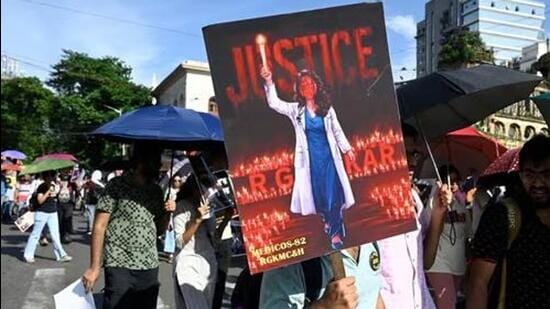 Junior doctors take part in a protest rally over the rape and murder of a trainee doctor of RG Kar Medical College & Hospital in Kolkata (HT Photo)