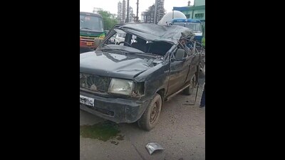 Three die in road crash in Chembur after speeding SUV loses control Three die in road crash in Chembur after speeding SUV loses control