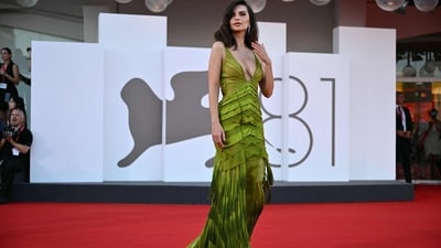 Emily Ratajkowski wore a vintage green gown from Gucci’s 2004 Fall/Winter Ready to Wear collection at the Venice Film Festival. The body-hugging dress features a plunging neckline, a playful skirt adorned with fringes, and sheer fabric adorned on the bust. (AFP) Emily Ratajkowski wore a vintage green gown from Gucci’s 2004 Fall/Winter Ready to Wear collection at the Venice Film Festival. The body-hugging dress features a plunging neckline, a playful skirt adorned with fringes, and sheer fabric adorned on the bust. (AFP)