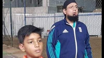 India U-19 leg-spinner Mohd Enaan with former Pakistan spinner Shaqlain Mushtaq. (HT) India U-19 leg-spinner Mohd Enaan with former Pakistan spinner Shaqlain Mushtaq. (HT)
