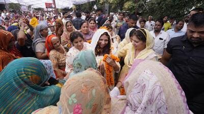 Kumudini Daultabad, an independent held a public meeting in Badshahpur village. (HT Photo) Kumudini Daultabad, an independent held a public meeting in Badshahpur village. (HT Photo)