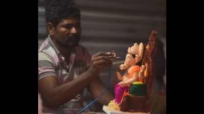 Reason being the continuous rain over the past two months, especially in Pen city of Raigad district, which has led to a 25 to 30% increase in idol prices. (HT PHOTO) Reason being the continuous rain over the past two months, especially in Pen city of Raigad district, which has led to a 25 to 30% increase in idol prices. (HT PHOTO)