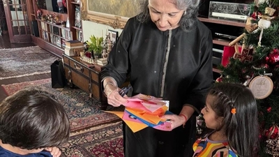 Inaaya and Taimur give handmade notes as gifts for grandmother Sharmila Tagore. 