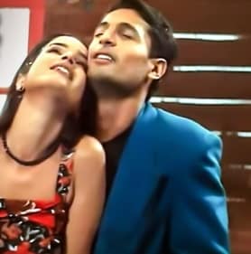 A still from Ab Mujhe Raat Din from Deewana A still from Ab Mujhe Raat Din from Deewana