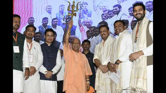 UP CM Yogi Adityanath at U.P. Bharatiya Janata Yuva Morcha membership workshop in Varanasi. (HT photo)