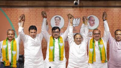 BJP leader Biplab Kumar Deb (second from left), senior party leader Arun Singh (fourth from left) with Haryana BJP chief Mohan Lal Badoli (extreme right) welcoming Devender Singh Babli (centre), Sunil Sangwan (extreme left) and Sanjay Kablana (second from right) into the party at the BJP headquarters in New Delhi on Monday. (PTI Photo) BJP leader Biplab Kumar Deb (second from left), senior party leader Arun Singh (fourth from left) with Haryana BJP chief Mohan Lal Badoli (extreme right) welcoming Devender Singh Babli (centre), Sunil Sangwan (extreme left) and Sanjay Kablana (second from right) into the party at the BJP headquarters in New Delhi on Monday. (PTI Photo)