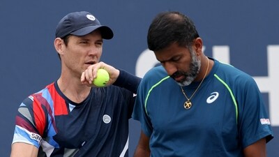 Matthew Ebden (L) of Australia and Rohan Bopanna of India chat. (Getty Images via AFP)