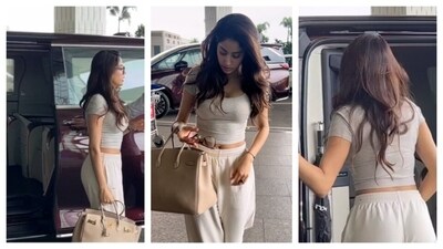 Janhvi Kapoor was seen at Mumbai airport on Monday. Janhvi Kapoor was seen at Mumbai airport on Monday.