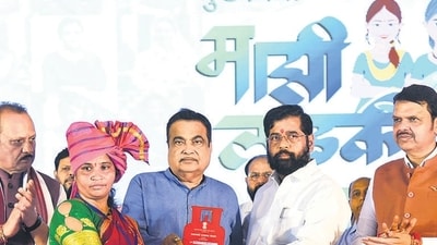 Mumbai, Aug 31 (ANI): Maharashtra Chief Minister Eknath Shinde and Union Minister Nitin Gadkari distribute a gas cylinder to a woman beneficiary in the presence of state Deputy Chief Ministers Devendra Fadnavis and Ajit Pawar during the launch of the second phase of Mukhyamantri Mazi Ladki Bahin Scheme, at Reshimbagh ground in Mumbai on Saturday. (ANI Photo) (Chandrakant Paddhane) Mumbai, Aug 31 (ANI): Maharashtra Chief Minister Eknath Shinde and Union Minister Nitin Gadkari distribute a gas cylinder to a woman beneficiary in the presence of state Deputy Chief Ministers Devendra Fadnavis and Ajit Pawar during the launch of the second phase of Mukhyamantri Mazi Ladki Bahin Scheme, at Reshimbagh ground in Mumbai on Saturday. (ANI Photo) (Chandrakant Paddhane)