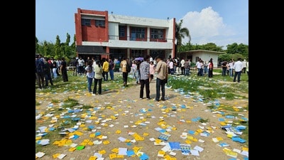 Pamphlets strewn near University Institute of Engineering and Technology in Sector 25, after campaigning on Monday. (HT Photo) Pamphlets strewn near University Institute of Engineering and Technology in Sector 25, after campaigning on Monday. (HT Photo)