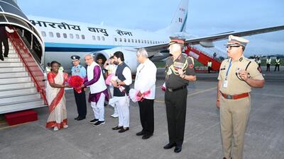 President Droupadi Murmu on Monday embarked on a three-day visit to Maharashtra by offering prayers at the famous temple of goddess Mahalaxmi in Kolhapur city. (HT)