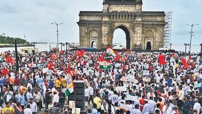 The ‘Jode Maro Andolan’ (hit with footwear) rally started with MVA leaders paying their respects to martyrs of the statehood movement at the iconic Hutatma Chowk and the statue of Shiv Sena founder Bal Thackeray in Colaba. It concluded at the equestrian statue of Shivaji near the gateway (Hindustan Times) The ‘Jode Maro Andolan’ (hit with footwear) rally started with MVA leaders paying their respects to martyrs of the statehood movement at the iconic Hutatma Chowk and the statue of Shiv Sena founder Bal Thackeray in Colaba. It concluded at the equestrian statue of Shivaji near the gateway (Hindustan Times)