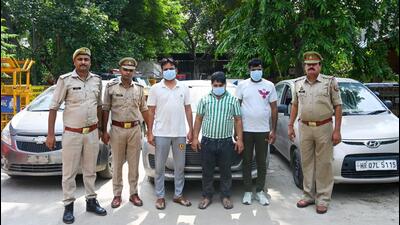 Three stolen cars and an illegal pistol have been seized from the there men, police said, adding that the suspects are part of a larger interstate gang. (Sunil Ghosh/HT Photo) Three stolen cars and an illegal pistol have been seized from the there men, police said, adding that the suspects are part of a larger interstate gang. (Sunil Ghosh/HT Photo)