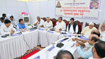 Chief minister Siddaramaiah chairs a meeting of the Chamundeshwari Kshetra Development Authority (CKDA) in Chamundi hills, Mysuru, on Tuesday. (HT Photo) Chief minister Siddaramaiah chairs a meeting of the Chamundeshwari Kshetra Development Authority (CKDA) in Chamundi hills, Mysuru, on Tuesday. (HT Photo)