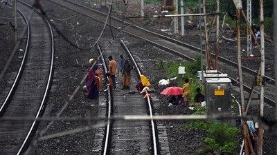 On Monday, as railway workers were busy laying the sixth track in Malad, to the west of the existing lines, WR authorities imposed a 20 kmph speed limit on a 1,400-metre stretch on the down slow line (towards Virar) (Hindustan Times) On Monday, as railway workers were busy laying the sixth track in Malad, to the west of the existing lines, WR authorities imposed a 20 kmph speed limit on a 1,400-metre stretch on the down slow line (towards Virar) (Hindustan Times)