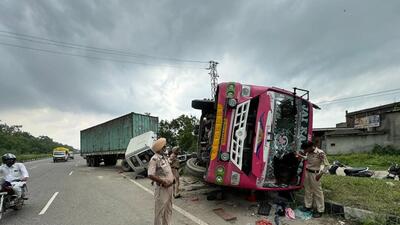 One passenger was killed and 34 others were injured when a speeding truck hit a tourist bus parked on the roadside at the Jalandhar bypass in Ludhiana early on Tuesday. (Gurpreet Singh/HT)