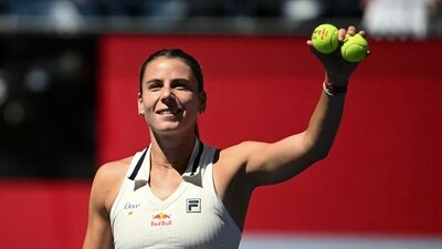 USA's Emma Navarro waves to the crowd after defeating Spain's Paula Badosa during their women's quarterfinals match on day nine of the US Open. (AFP) USA's Emma Navarro waves to the crowd after defeating Spain's Paula Badosa during their women's quarterfinals match on day nine of the US Open. (AFP)
