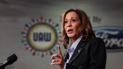 Democratic presidential nominee and U.S. Vice President Kamala Harris speaks at North Western High School in Detroit, Michigan, U.S., September 2, 2024. REUTERS/Brendan McDermid (REUTERS)