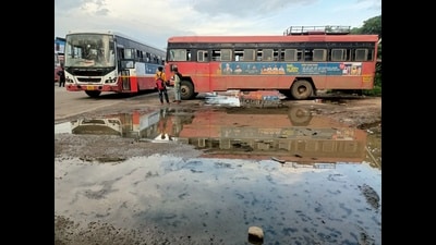 With only a few days until the Ganeshotsav begins, the Maharashtra State Road Transport Corporation (MSRTC) bus services have been hampered in Maharashtra since Tuesday morning. (HT FILE) With only a few days until the Ganeshotsav begins, the Maharashtra State Road Transport Corporation (MSRTC) bus services have been hampered in Maharashtra since Tuesday morning. (HT FILE)