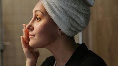 After a relaxing bath, pamper yourself by caring for your skin and hair. Follow your elaborate skincare routine. Familiar routines help to lower your stress and make you feel calm and settled for the day. Comb your hair to increase blood circulation in your scalp. Apply essential oil and tuck it into a hair cap, towel, or silk bonnet. (Pexels) After a relaxing bath, pamper yourself by caring for your skin and hair. Follow your elaborate skincare routine. Familiar routines help to lower your stress and make you feel calm and settled for the day. Comb your hair to increase blood circulation in your scalp. Apply essential oil and tuck it into a hair cap, towel, or silk bonnet. (Pexels)