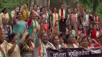Supriya Sule and other party workers of the NCP (SP) staged a protest in Mumbai, against the delay in presidential assent to the Shakti bill Supriya Sule and other party workers of the NCP (SP) staged a protest in Mumbai, against the delay in presidential assent to the Shakti bill