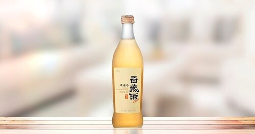 Baekseju is a fermented beverage beverage made from glutinous rice with herbal ingredients such as ginseng, ginger and licorice Baekseju is a fermented beverage beverage made from glutinous rice with herbal ingredients such as ginseng, ginger and licorice
