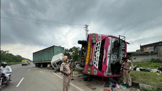 One passenger was killed and 34 others were injured when a speeding truck hit a tourist bus parked on the roadside at the Jalandhar bypass in Ludhiana early on Tuesday. (Gurpreet Singh/HT)